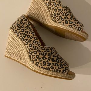 Very cute Tom's espadrilles! Fun for Spring!